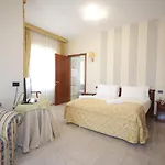 Lvg Collection - Il Portico Hotell 3*