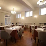 Lvg Collection - Il Portico Hotell 3*