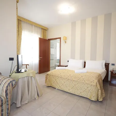 Lvg Collection - Il Portico Hotel 3*